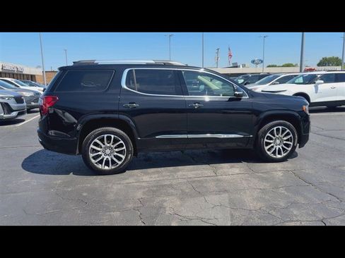 Used 2023 GMC Acadia Denali w/ Denali Technology Package AWD/4WD image 9