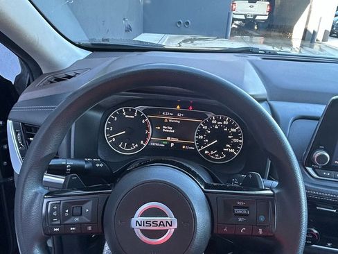 Used 2021 Nissan Rogue SV image 8