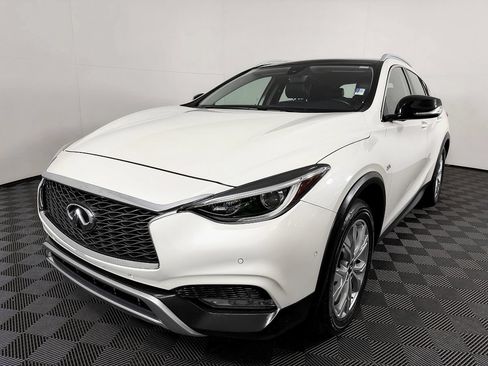 Used 2017 INFINITI QX30 Premium w/ Navigation Package AWD/4WD image 3