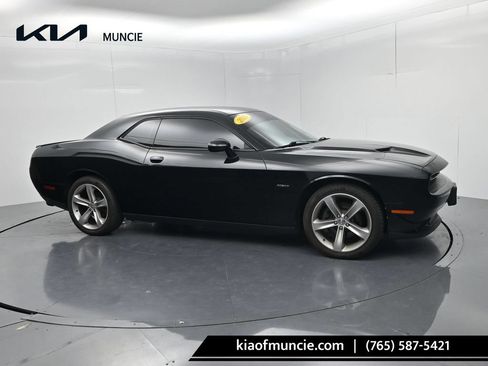 Used 2016 Dodge Challenger R/T RWD image 1