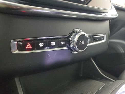 Used 2025 Volvo XC90 B6 Plus image 32