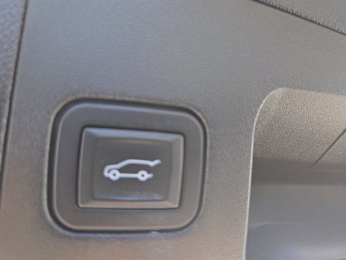 Used 2019 Cadillac XT5 Luxury w/ LPO, Black Ice Package AWD/4WD image 13