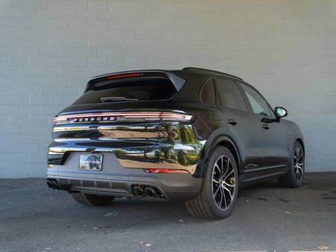 New 2026 Porsche Cayenne S AWD/4WD image 11