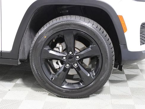 Used 2022 Jeep Grand Cherokee Altitude RWD image 26