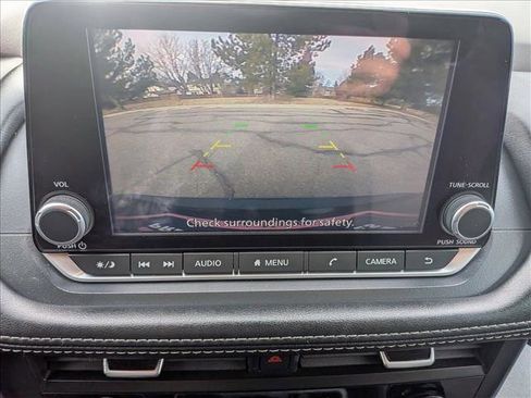 Used 2023 Nissan Rogue SV image 14