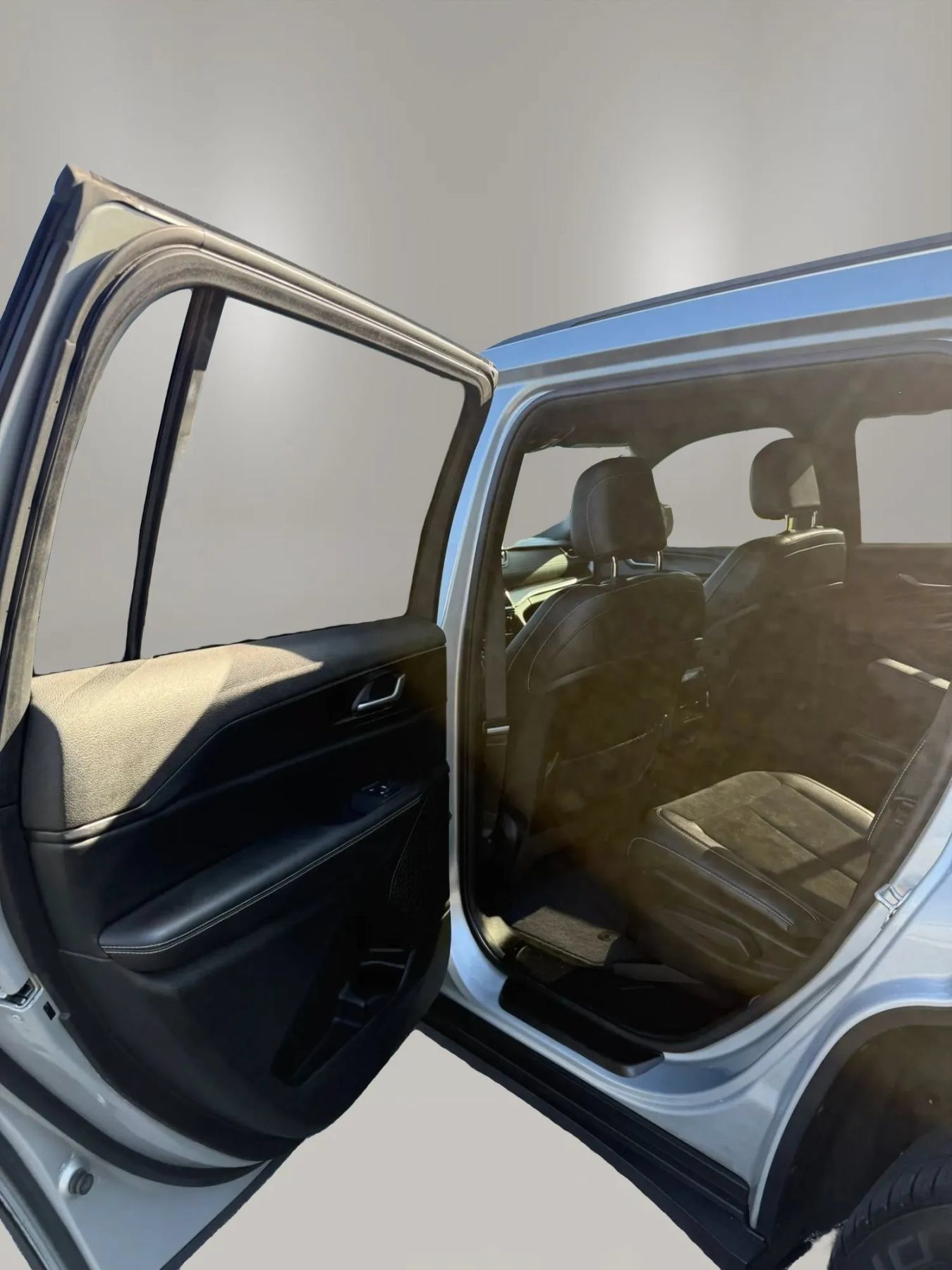 Used 2024 Jeep Grand Cherokee L Altitude AWD/4WD image 30