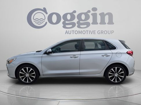 Used 2019 Hyundai Elantra GT FWD image 3