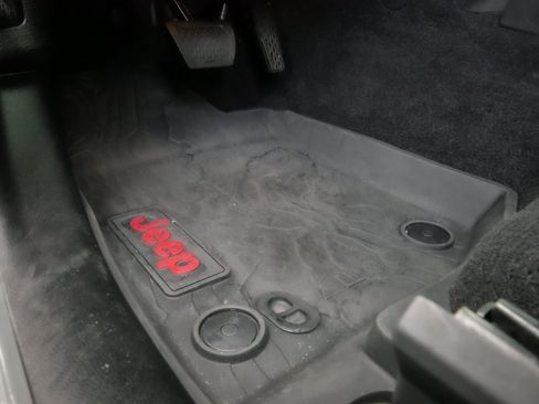 Used 2022 Jeep Wrangler Rubicon AWD/4WD image 17