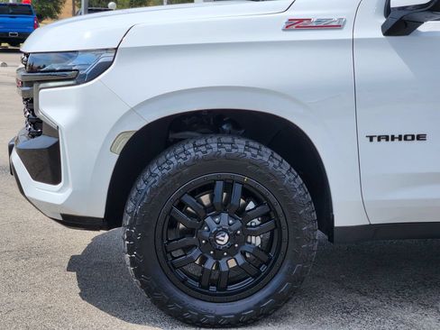 Used 2022 Chevrolet Tahoe Z71 w/ Luxury Package AWD/4WD image 9