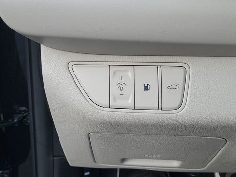 Certified 2025 Genesis G70 2.5T image 16