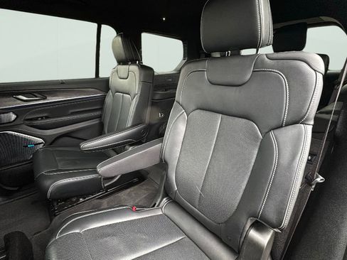 Used 2021 Jeep Grand Cherokee L Overland w/ Luxury Tech Group IV image 30