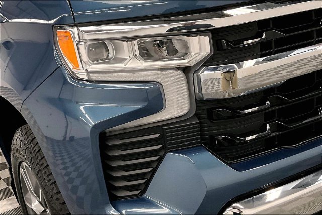 Used 2024 Chevrolet Silverado 1500 LT AWD/4WD image 34