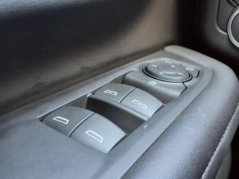 Used 2022 GMC Yukon SLE AWD/4WD image 16
