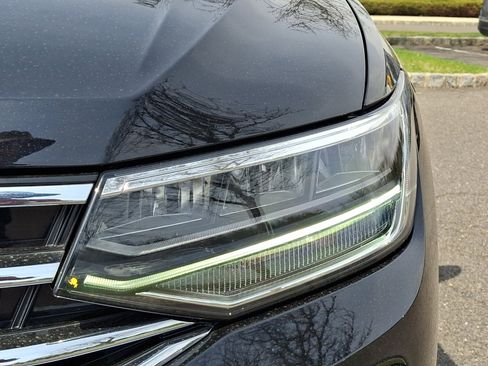 Certified 2024 Volkswagen Tiguan SE image 10