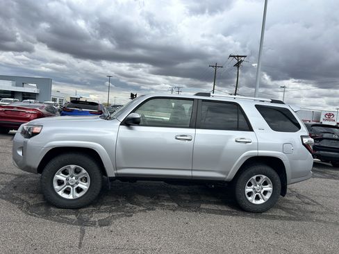 Used 2021 Toyota 4Runner SR5 AWD/4WD image 2