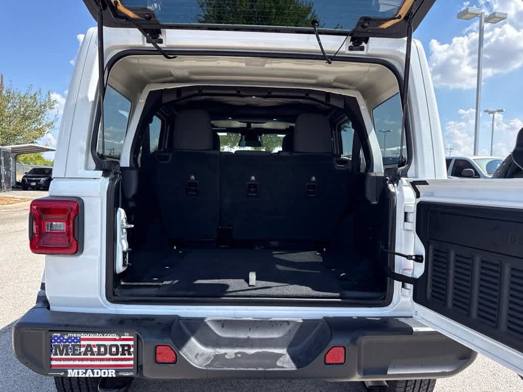 Used 2025 Jeep Wrangler Unlimited Sahara AWD/4WD image 12