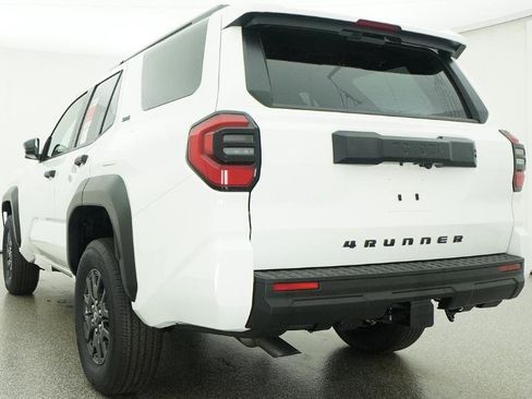 New 2026 Toyota 4Runner SR5 AWD/4WD image 9