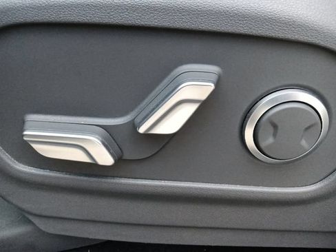 Used 2025 Hyundai Santa Fe SEL FWD image 16