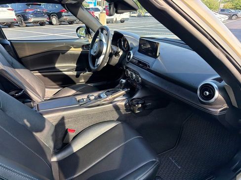 Used 2024 MAZDA MX-5 Miata RF Grand Touring RWD image 10