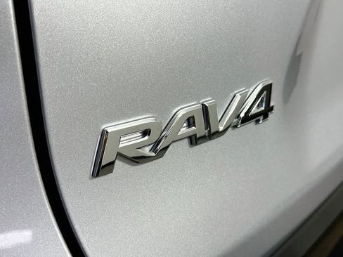 Used 2025 Toyota RAV4 XSE AWD/4WD image 7