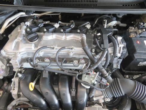 Used 2021 Toyota Corolla LE FWD image 47