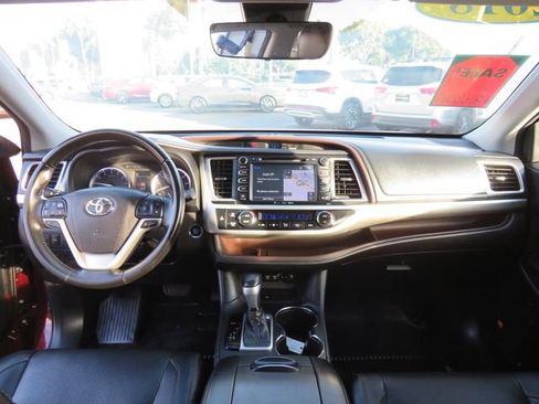 Used 2018 Toyota Highlander Limited image 23