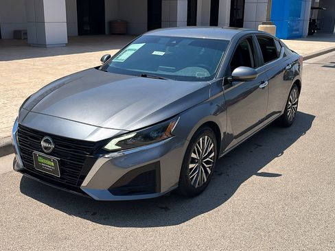 Used 2023 Nissan Altima 2.5 SV FWD image 3