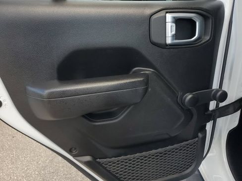 Used 2023 Jeep Gladiator Sport AWD/4WD image 15