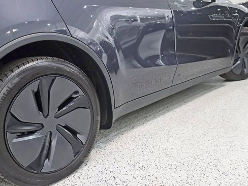 Used 2026 Tesla Model Y Long Range image 12