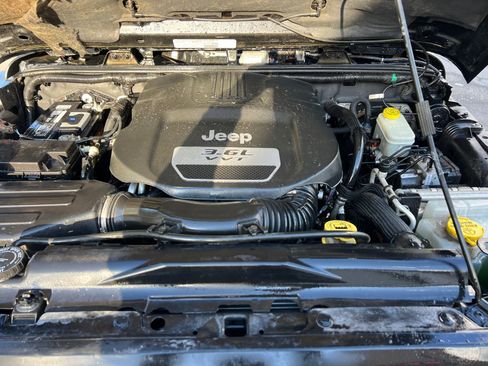 Used 2013 Jeep Wrangler Unlimited Sahara w/ Dual Top Group AWD/4WD image 37