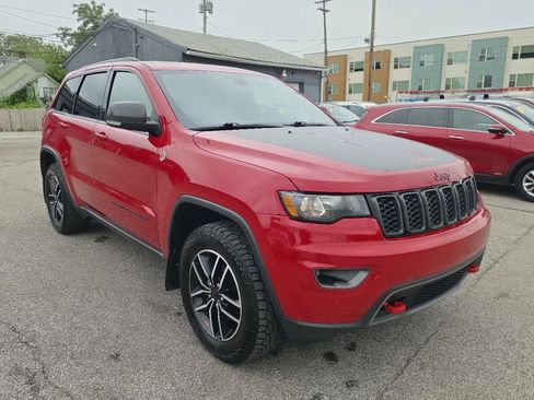 Used 2020 Jeep Grand Cherokee Trailhawk w/ Trailhawk Luxury Group AWD/4WD image 3