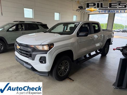 Used 2024 Chevrolet Colorado LT w/ LT Convenience Package II RWD image 1