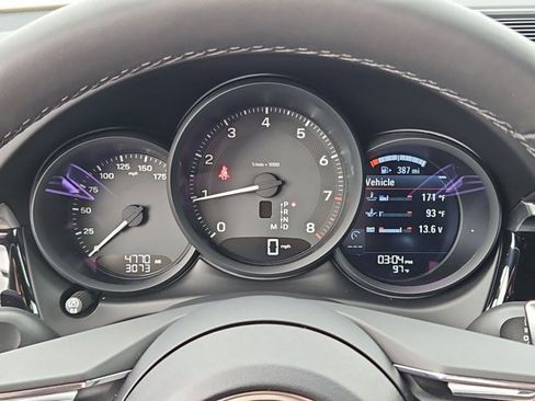 Certified 2026 Porsche Macan AWD/4WD image 17