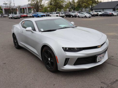 Used 2017 Chevrolet Camaro LT RWD image 3