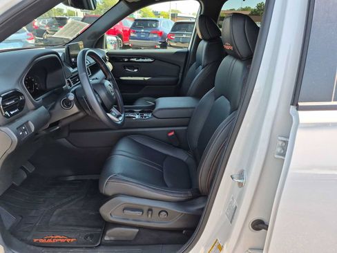 Certified 2025 Honda Pilot TrailSport image 16