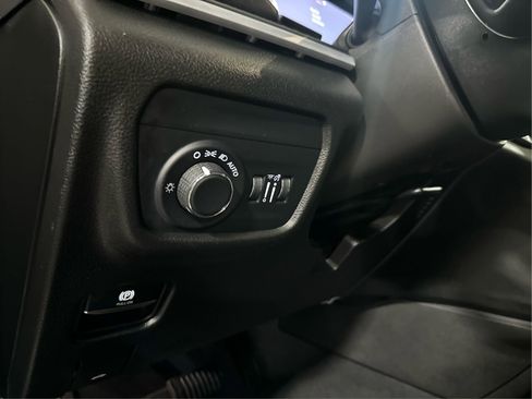 Used 2025 Jeep Grand Cherokee L Altitude image 20