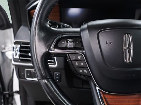 Used 2023 Lincoln Navigator Reserve AWD/4WD image 10
