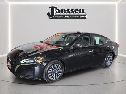 Used 2025 Nissan Altima 2.5 SV