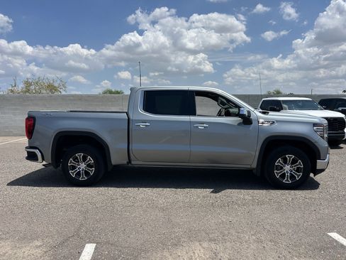 Used 2025 GMC Sierra 1500 SLT AWD/4WD image 6