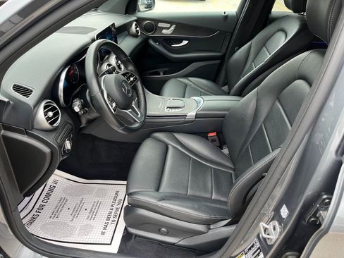 Used 2021 Mercedes-Benz GLC 300 4MATIC w/ Premium Package image 11
