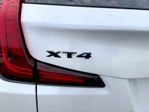 Used 2023 Cadillac XT4 Luxury w/ Cold Weather Package AWD/4WD image 7