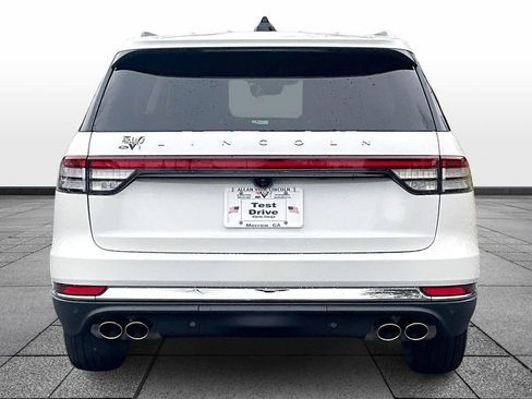 New 2026 Lincoln Aviator 2WD image 4