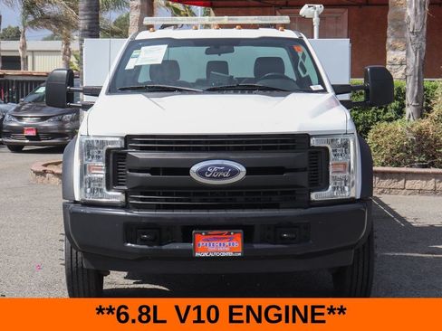 Used 2017 Ford F550 2WD Regular Cab Super Duty image 3