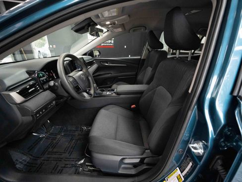 Used 2025 Toyota Camry LE image 9