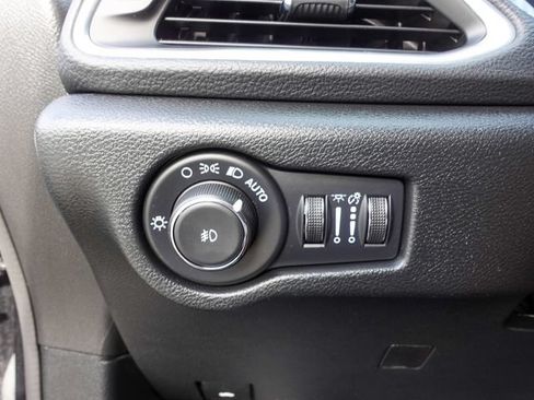 Used 2026 Chrysler Pacifica Limited w/ S Appearance Package FWD image 16