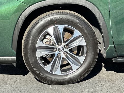 Used 2023 Toyota Highlander XLE image 33