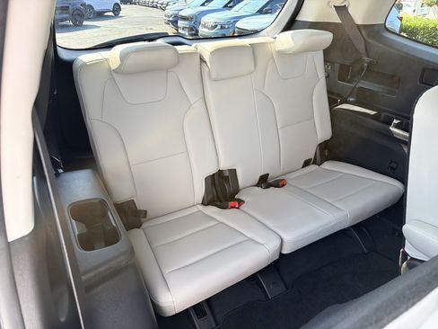 Used 2023 Kia Telluride S w/ S Sunroof Package FWD image 17