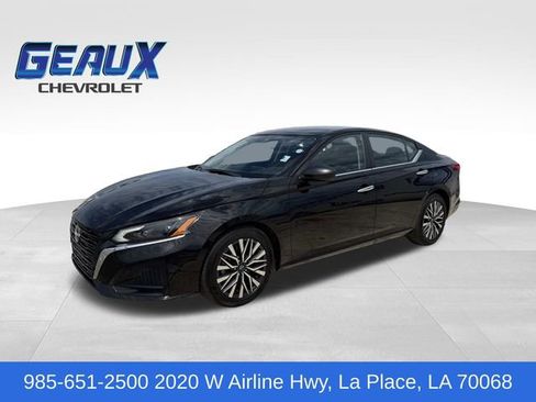 Used 2025 Nissan Altima 2.5 SV FWD image 1