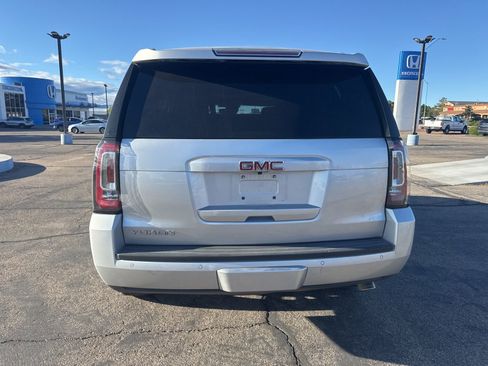 Used 2017 GMC Yukon SLT w/ Premium Edition image 4