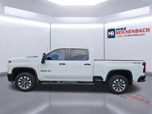 Used 2022 Chevrolet Silverado 2500 Custom w/ Custom Convenience Package AWD/4WD image 7